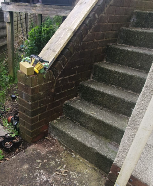 Stairs & Wall Deep Cleaned – before cleaning