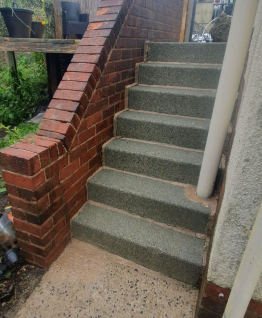 Stairs & Wall Deep Cleaned – after cleaning